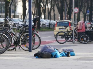 Zwölf Menschen sind nach Angaben des Senats seit Anfang März auf den Hamburger Straßen gestorben.