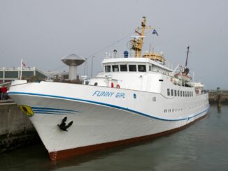 Nach einer knappen Woche Pause soll die Fähre «Funny Girl» am Samstag wieder die Fahrt zwischen Büsum und Helgoland aufnehmen. (Archivbild)