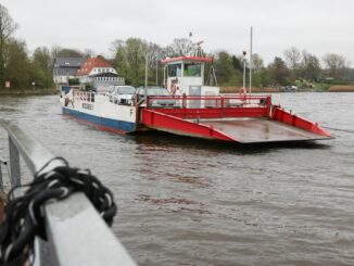 Die neue Fähre fährt noch nicht, daher muss die alte wieder ran. (Archivfoto)