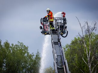 Zwei Kieler Feuerwehrleute sind bei einer Fortbildung schwer verletzt worden. (Symbolbild)