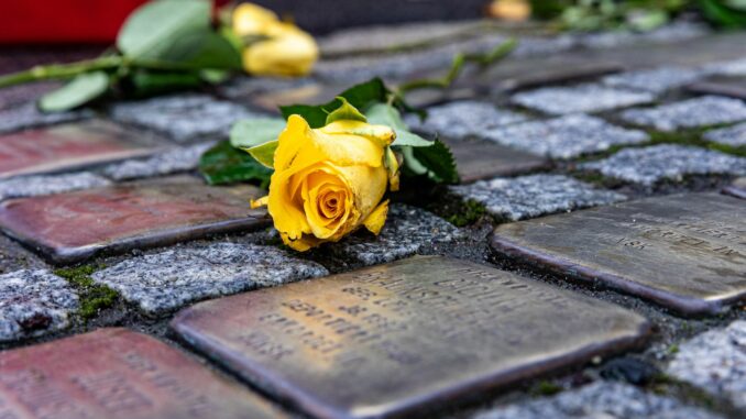 Stolpersteine erinnern an Opfer der Nationalsozialisten (Archivbild)