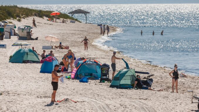 Nord- und Ostsee locken viele Touristen nach Schleswig-Holstein.