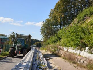 Sieben Monate lang musste sie der Verkehr am Butterberg in Lauenburg vorbei quälen. Jetzt haben die Arbeiten zur Hangsanierung begonnen. Sie sollen bis Ende des Jahres dauern.