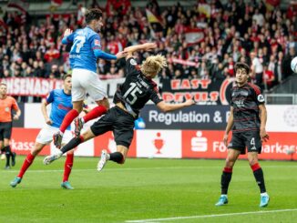 Berlins Tom Rothe (3. v. l.) leitete das 1:0 der Berliner in Kiel ein.