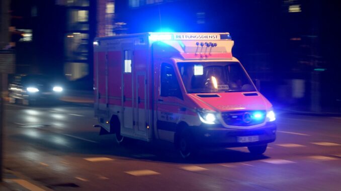 Bei einem Unfall nördlich von Hamburg sind vier Familienmitglieder schwer verletzt worden. (Symbolbild) 