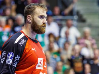 Andreas Wolff und der THW Kiel siegten erneut beim HSV Hamburg.