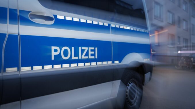 Polizisten rückten in fünf Bundesländern aus. Unter Verdacht: Ärzte und Apotheker. (Symbolbild) 