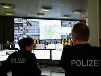 Die Mitarbeiter der Verkehrsleitzentrale haben den Hamburger Straßenverkehr ständig im Blick.