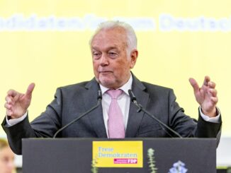 Schleswig-Holsteins FDP zieht mit Wolfgang Kubicki in den Bundestagswahlkampf.