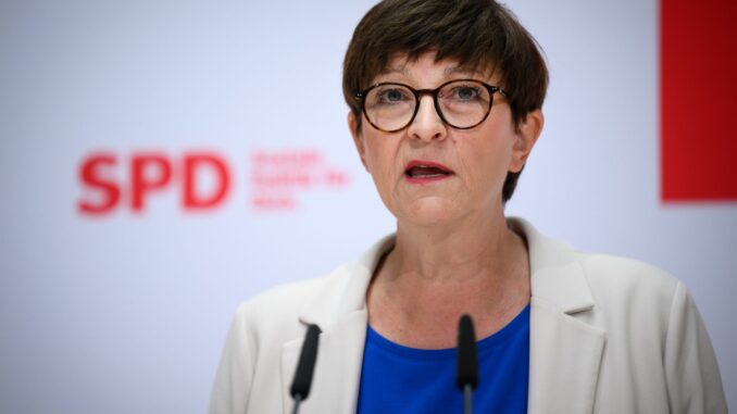 Die SPD-Bundesvorsitzenden Saskia Esken und Lars Klingbeil erteilen den Forderungen des Finanzministers nach Maßnahmen für eine Wirtschaftswende eine Absage. (Archivbild)