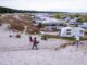 Um den pittoresken Dünen-Campingplatz in Prerow an der Ostsee wird vor Gericht und außerhalb heftig gestritten. (Archivfoto)