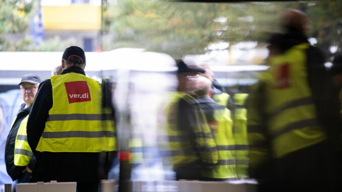 In Schleswig-Holstein kommt es im privaten Busgewerbe in den nächsten vier Tagen zu Streiks (Symbolbild).