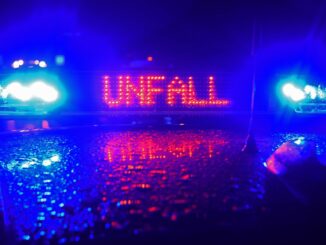 Vier Menschen sind bei einem Frontalzusammenstoß im Kreis Segeberg verletzt worden, zwei von ihnen lebensgefährlich. (Symbolbild)