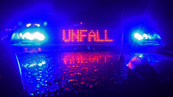 Vier Menschen sind bei einem Frontalzusammenstoß im Kreis Segeberg verletzt worden, zwei von ihnen lebensgefährlich. (Symbolbild)