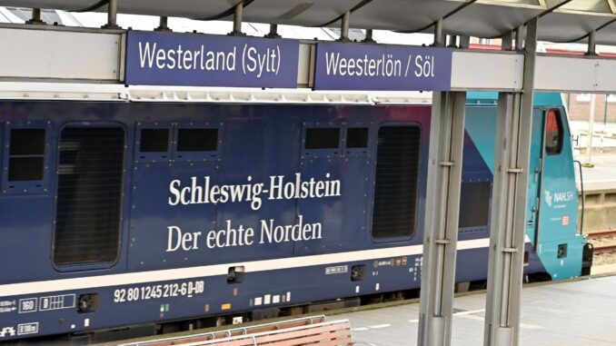 Wegen Bauarbeiten auf der Marschbahn kommt es im Dezember zu erheblichen Einschränkungen im Zugverkehr zwischen Hamburg und Sylt. (Symbolbild)