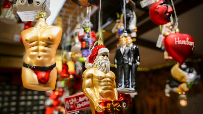 Am Montag wird der sündige Weihnachtsmarkt Santa Pauli“ auf der Reeperbahn eröffnet - bereits zum 18. Mal.