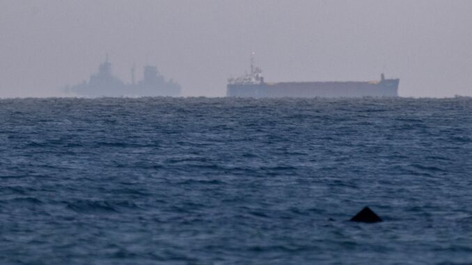 Die Deutsche Marine führt derzeit Schießübungen vor Rügen durch.