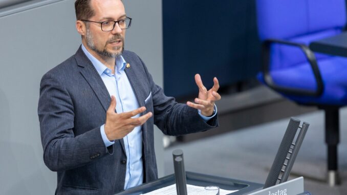 Der Politiker Bengt Bergt (SPD) hatte mit einem Video, bei dem die Stimme von Friedrich Merz manipuliert war, für eine Welle der Empörung gesorgt. Jetzt hat er sich entschuldigt.