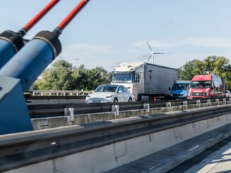 Eine geplante Reparatur der Norderelbbrücke erfordert Mitte November eine Wochenend-Vollsperrung der A1. (Archivbild)