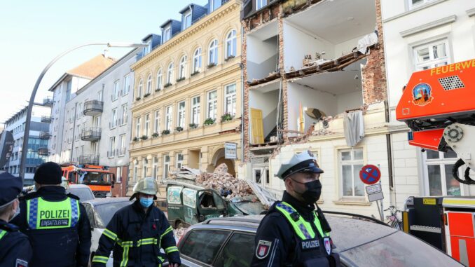 2021 sorgte eine Explosion in einem Mehrfamilienhaus in Hamburg-Ottensen für Aufsehen (Archivbild).