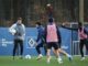 Merlin Polzin (li) leitete das Training des HSV.