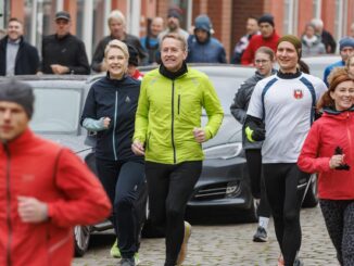 Der Lauf erinnert an den Fall der Mauer vor 35 Jahren.