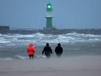 Die kommende Woche bringt vereinzelte Schneeschauer und vor allem starken Wind in den Norden. (Symbolbild)