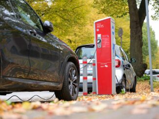 Auf einen öffentlich zugänglichen Ladepunkt kommen nach Berechnung des Verbands der Autoindustrie in Hamburg 20 E-Autos.