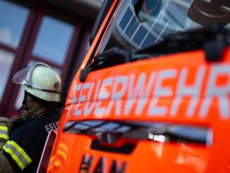 Ein Einfamilienhaus in Halstenbek ist nach einem Brand in der Nacht vorerst unbewohnbar. (Symbolbild)