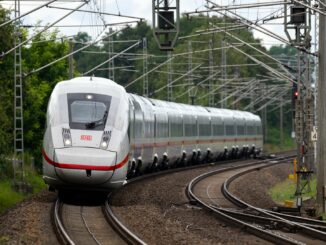 Die Bahn saniert die wichtige Strecke zwischen Berlin und Hamburg. Das soll auch trotz Ampel-Aus kommendes Jahr weitergehen, sagt der CDU-Politiker Christoph Ploß.