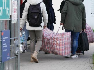 Hamburg muss weiterhin auch auf Zelte setzen bei der Unterbringung Geflüchteter. (Symbolbild)