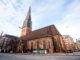 Ausgerechnet in der Advents- und Weihnachtszeit muss die Hamburger Hauptkirche St. Jacobi ihre Pforten komplett schließen, um weitere Schäden am Turm zu verhindern. (Archivbild)