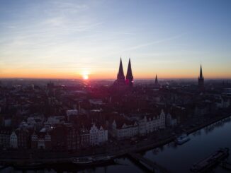 Eine neue Stiftung mit dem Namen «7 Türme +» soll dauerhaft Geld für den Erhalt der Silhouette der Lübecker Altstadt sammeln.