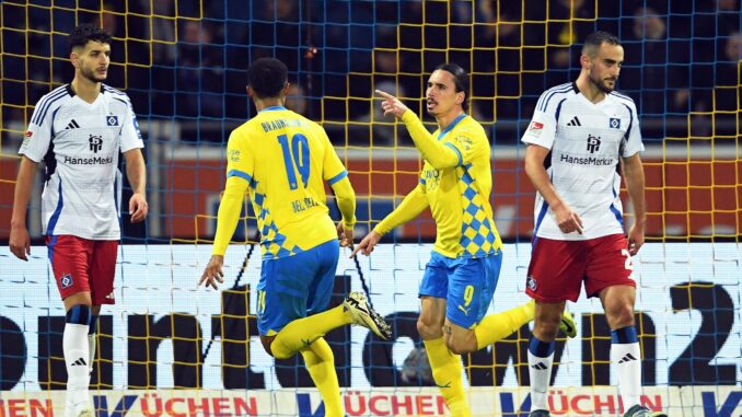 Braunschweigs Rayan Philippe feiert sein Tor zum 1:0.