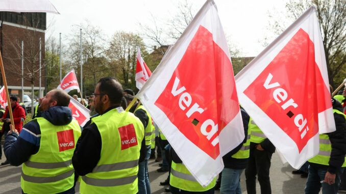 Am Donnerstag sind die Mitarbeiter der Verkehrsbetriebe zu einem Warnstreik aufgerufen. (Archivbild)