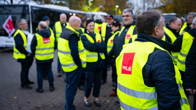 In einer Urabstimmung hatten sich 98,63 Prozent der Beschäftigten für unbefristete Streiks ausgesprochen.