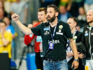 Trainer Bennet Wiegert muss die Handballer des SC Magdeburg auf große Herausforderungen einschwören.