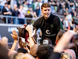 Der Wechsel von Aufstiegstrainer Fabian Hürzeler nach England hat dem FC St. Pauli finanziell sehr geholfen.