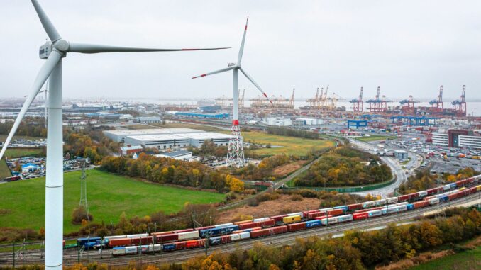 Der Hafen in Bremerhaven könnte laut Terminalbetreiber Eurogate von einer neuen Reeder-Allianz profitieren. (Archivbild)