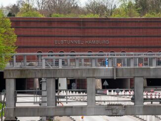 Nach einer rund 30-stündigen Sperrung sind die Hamburger A7 und der Elbtunnel wieder frei.