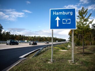 Auf der A7 müssen Autofahrer in Richtung Hamburg am Dienstag mit Stau rechnen. (Archivbild)