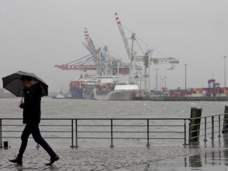 Regen und Wind: Ein Spaziergang in Hamburg ist derzeit eher ungemütlich. (Archivbild)