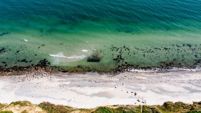 Landesregierung und Landwirtschaft haben eine Verringerung von Schadstoffeinträgen in die Ostsee vereinbart.