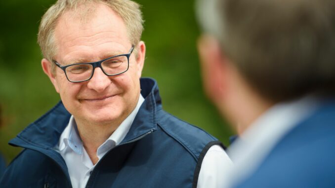 Hamburgs Umweltsenator Jens Kerstan wird aus gesundheitlichen Gründen nicht mehr zur Bürgerschaftswahl im kommenden März antreten. (Archivbild)