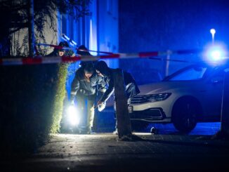 In Kiel hat sich ein Mann einem Schusswechsel mit der Polizei geliefert. Dabei wurde er schwer verletzt.