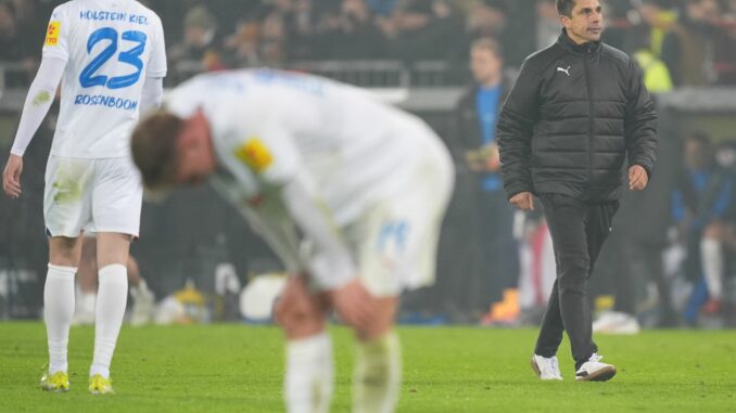 Jobgarantie für Kiel-Trainer Marcel Rapp (r).