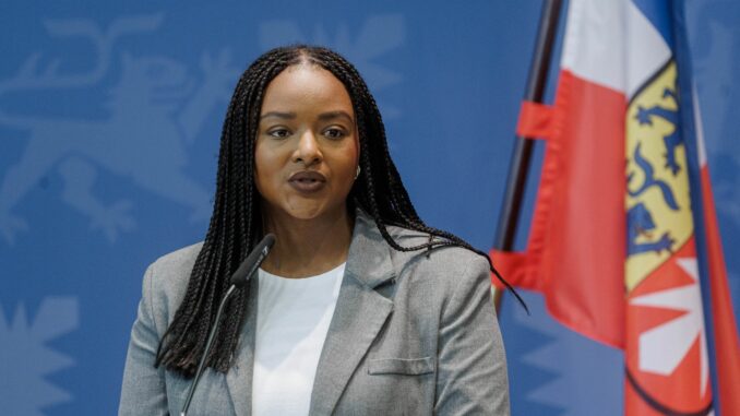 Die frühere Staatsekretärin von Sozialministerin Aminata Touré (Grüne), Marjam Samadzade, beschäftigt weiter den Landtag. (Archivbild)