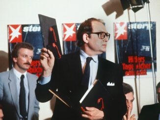 «Stern»-Reporter Gerd Heidemann präsentierte 1983 auf einer Pressekonferenz des Hamburger Magazins «Stern» die angeblichen Hitler-Tagebücher. (Archivbild)