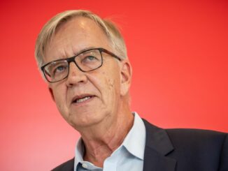 Für die «Mission Silberlocke» geht der Linken-Politiker Dietmar Bartsch ins Rennen um das Rostocker Direktmandat für den Bundestag (Archivbild).