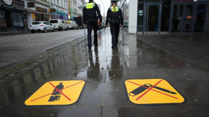 In Hamburg hat es in diesem Jahr schon mehrere hundert Messerangriffe gegeben. (Archivbild)